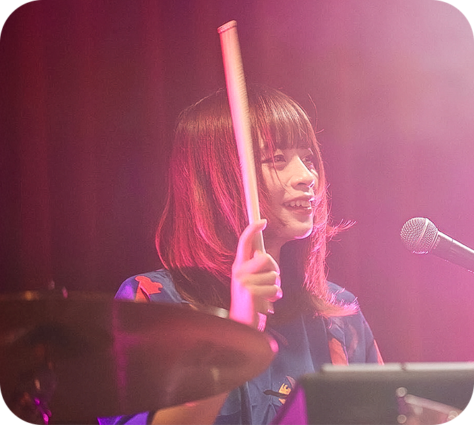 深井梨沙講師のバンド風景画像