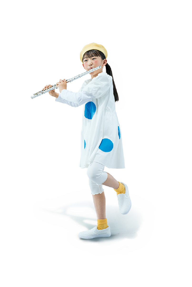 フルートを演奏する人物の写真