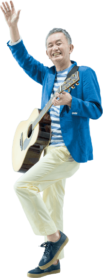 ギターを弾く人物の写真