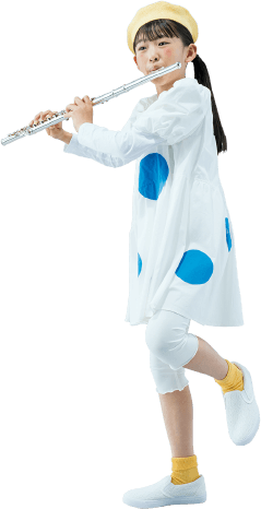 フルートを演奏する人物の写真